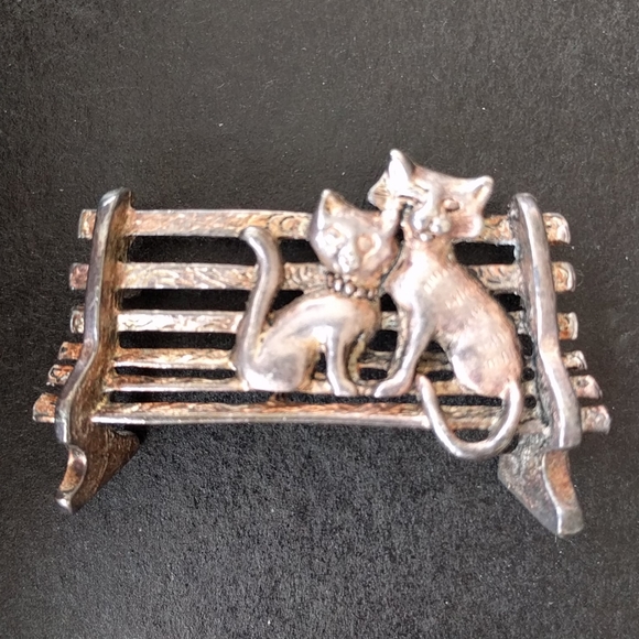 Jewelry - Vintage brooch - two cats on a bench
